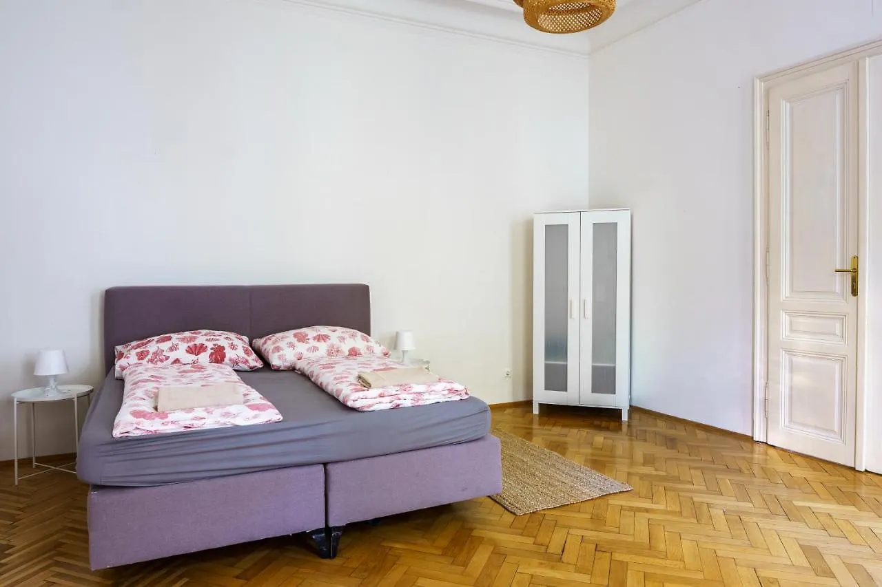 Vienna City Apartment University