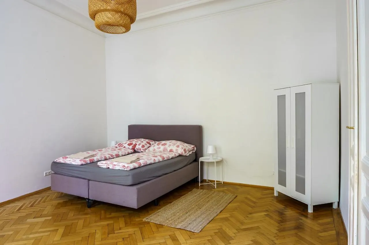 Vienna City Apartment University contacts